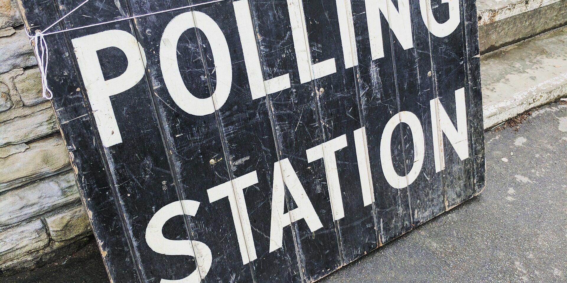 polling-station-g84b3affb5_1920